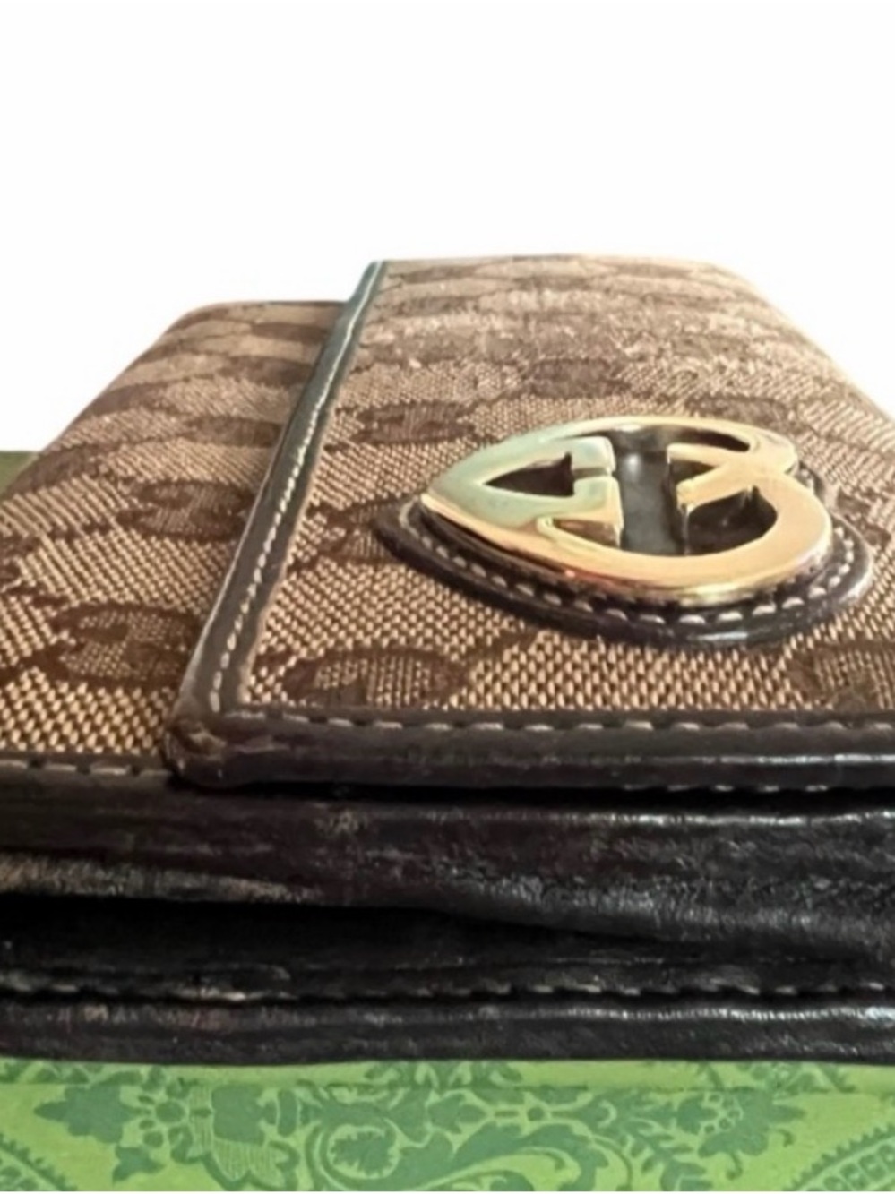 Gucci GG Heart Logo Wallet - Picture 5 of 11